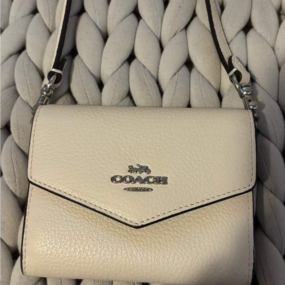 SOLD ❤️Coach wallet crossbody - Picture 2 of 6
